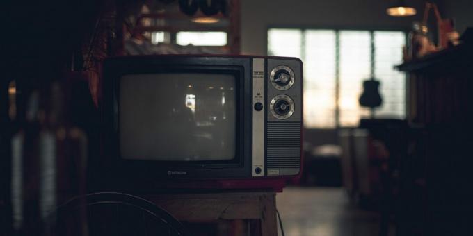 Așezați aproape de televizor nu este sănătos