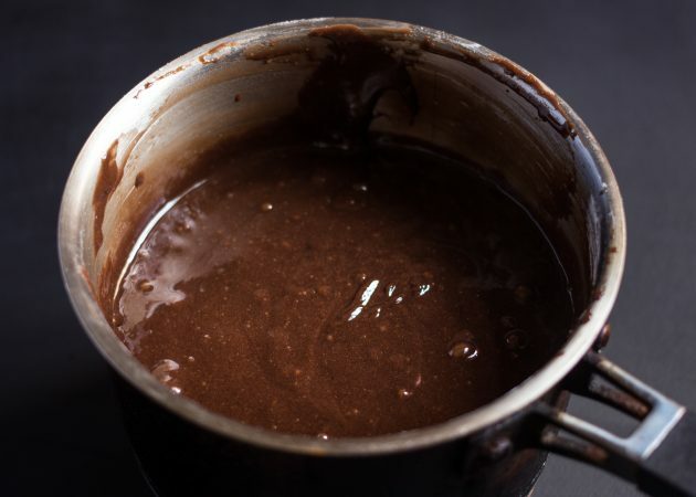 rețetă brownie de ciocolată: nu frământați aluatul prea mult