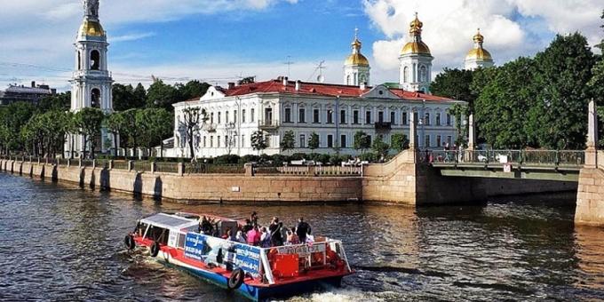 Reduceri la excursii cu barca de-a lungul râurilor și canalelor din Sankt Petersburg (-62%)