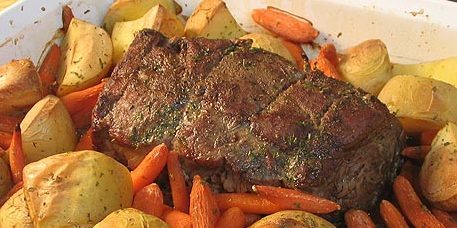 Cum de a găti carnea de vită în cuptor: carne de vită picant cu cartofi și morcovi