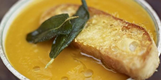Feluri de mâncare de dovleac: dovleac supa c crutoane brânză