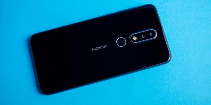 Revizuirea Nokia 6.1 Plus: Capacul din spate