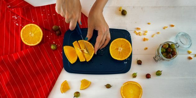 Dulceață de portocale de agrișă: tocați portocalele