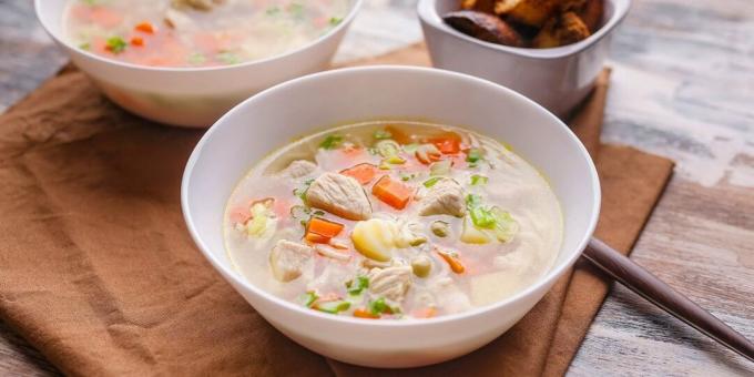 Supă simplă de curcan cu vermicelli și legume