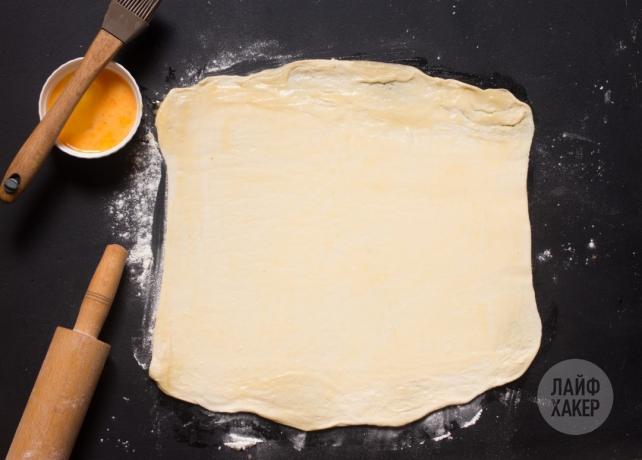 Cum de a găti bastoane brânză: aluat roll-out