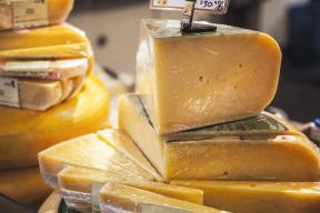 Oamenii de știință cred că brânza este dependenta