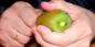 Cum se curata rapid lingura kiwi