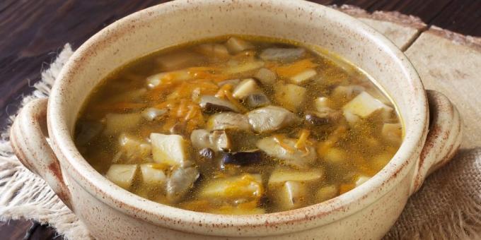 Supa realizate cu ciuperci porcini proaspete și cartofi