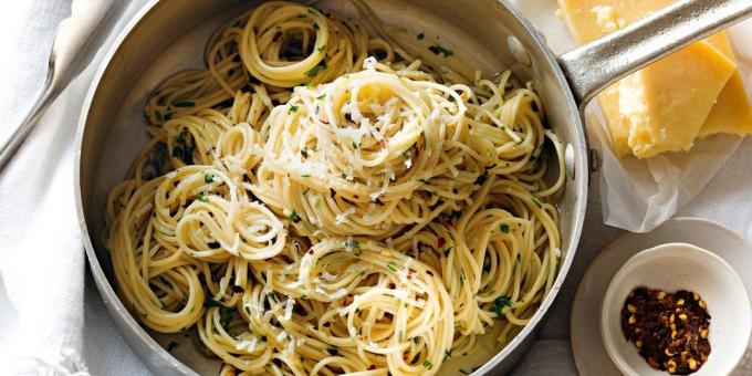 Mâncăruri cu usturoi: Spaghete Aglio e Olio