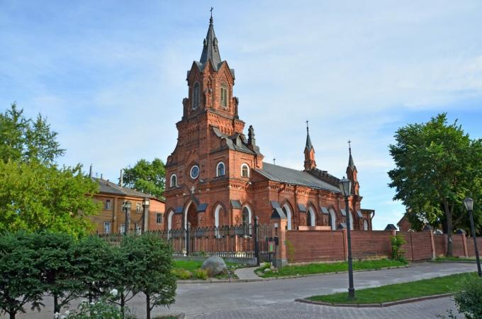 Obiective turistice ale lui Vladimir: St. Rozariu