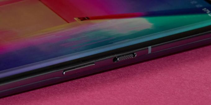 OnePlus 9 Pro: pe partea dreaptă, pe lângă tasta de pornire, există o pârghie pentru modurile de notificare