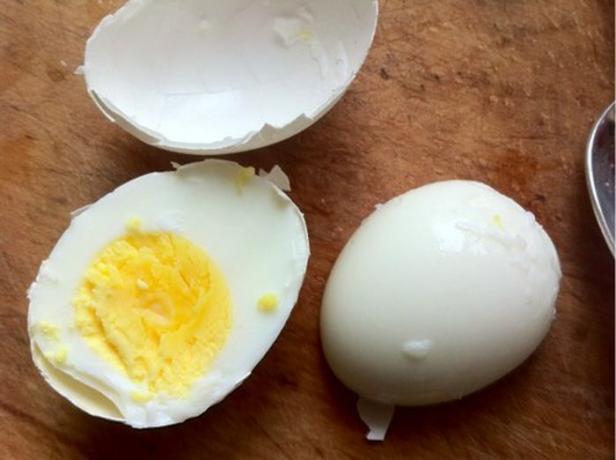 trucuri de bucătărie: ouă fierte cum se curata rapid