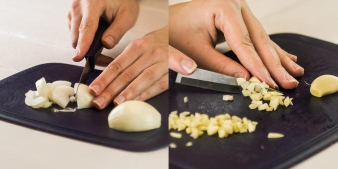 Cum de a găti cartofi cu carne: se taie ceapa si usturoi