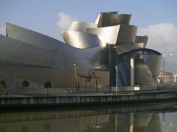 Arhitectura europeană: Guggenheim Bilbao în Spania