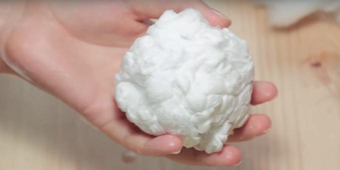 Om de zăpadă cu propriile sale mâini: a crea o minge de bumbac