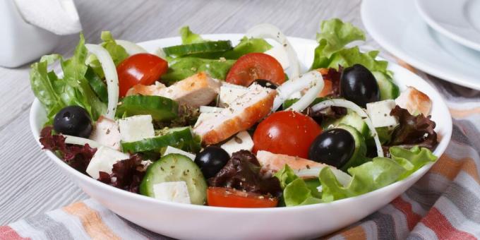 Salata greceasca cu pui