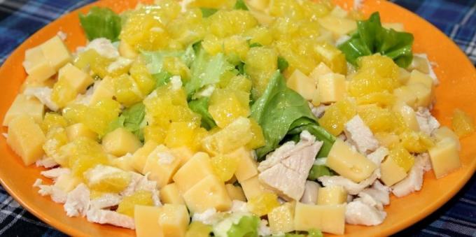 Rețete pentru salate fara maioneza Salata de pui c, brânză și portocale