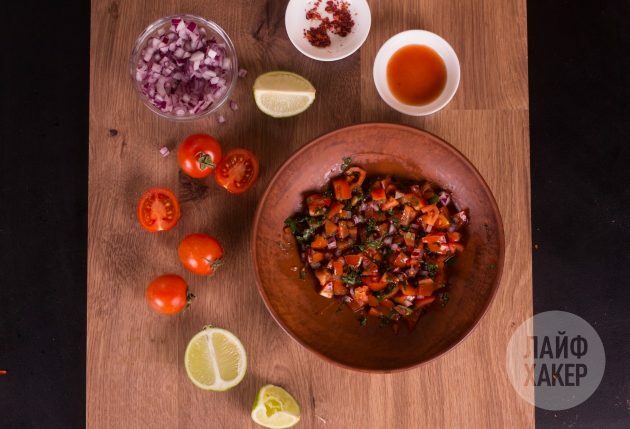 Faceți salsa Quesadilla de roșii cu pui și porumb