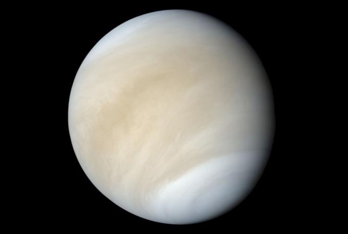 fapte interesante: Venus - singura planeta care se roteste sensul acelor de ceasornic