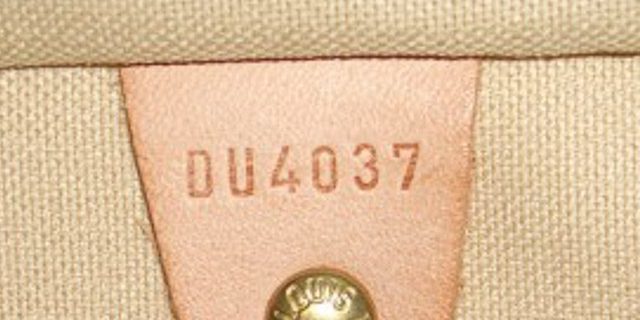 Original și fals Louis Vuitton genți de mână: în interior trebuie să fie ștampilat numărul de serie