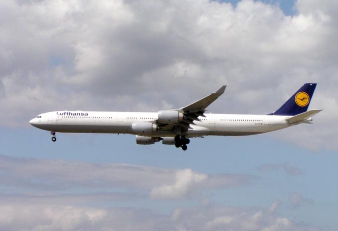 Airbus A340-600 al companiei aeriene Lufthansa 