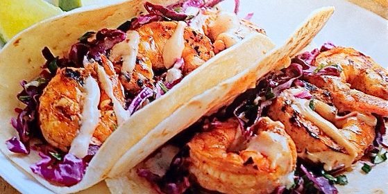Rețete pentru gratar: Taco cu creveți picant și varză în sos de smântână
