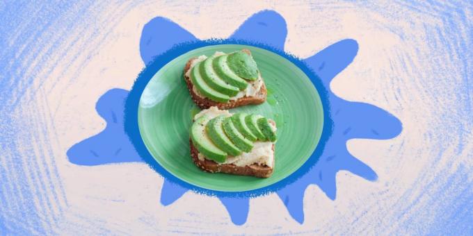 alimente sănătoase: un sandwich cu brânză și avocado