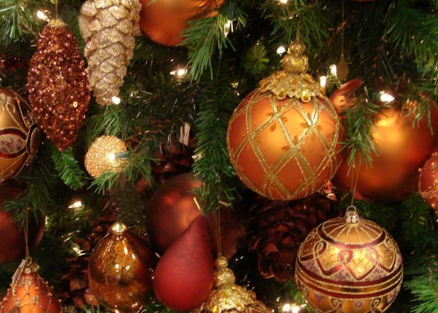 Decorarea unui pom de Crăciun: fulg de nea de hîrtie