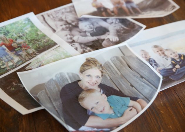 Candelabre cu fotografii de familie