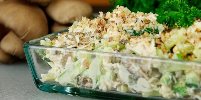 Salata cu ciuperci, castraveți și ouă: o reteta simpla