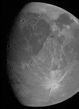 Sonda Juno a primit prima fotografie a lui Ganymede