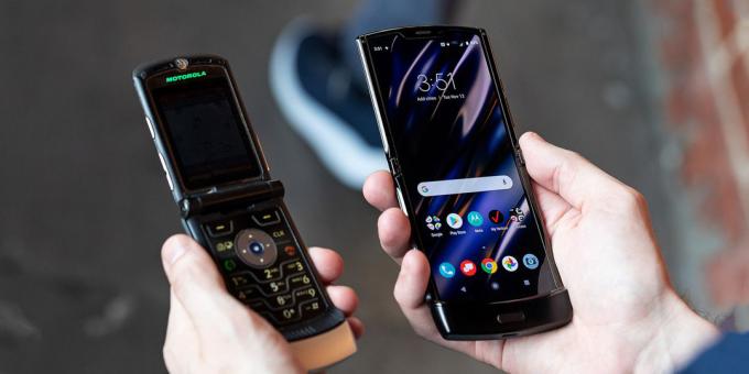 Motorola a prezentat smartphone cu clapeta RAZR
