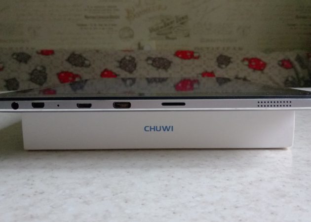 side Chuwi Hi10 Plus