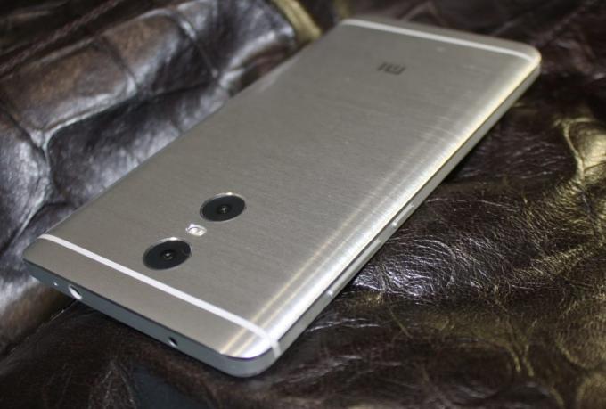 Xiaomi redmi Pro: carcasă metalică