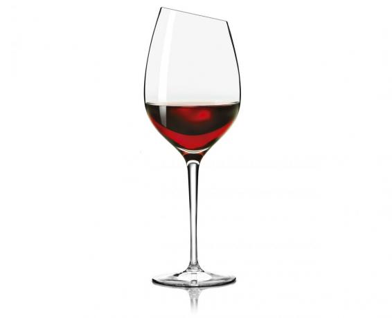 Un pahar de vin roșu Syrah