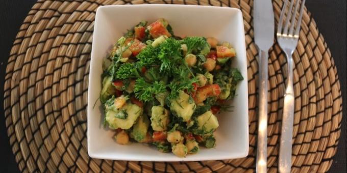 Salata Lean cu năut, avocado, ardei și ierburi
