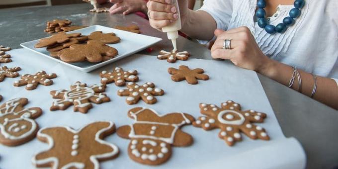Cum de a decora cookie-uri de Crăciun glazură clasică