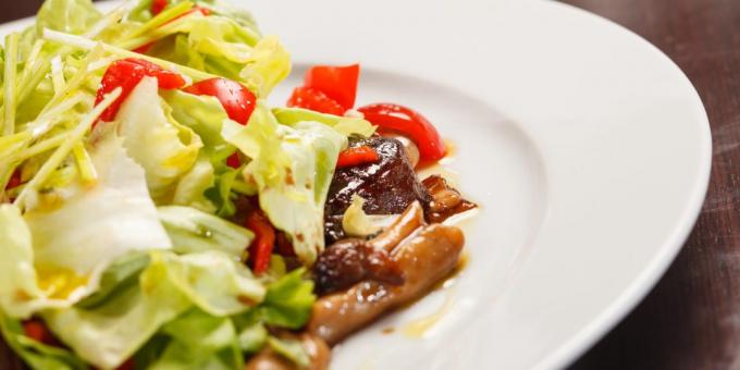 Cum să se pregătească o salata cu carne de vită și ciuperci