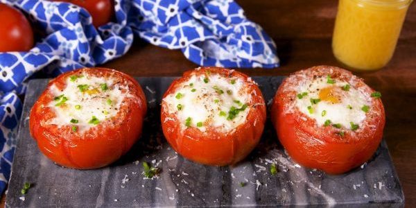 Cum de a găti ouă în cuptorul: ouă coapte în coșul de tomate
