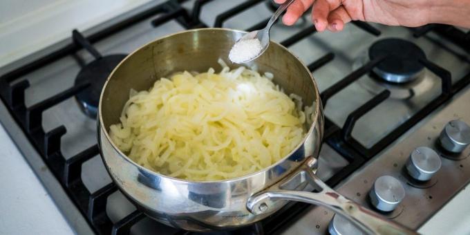 Cum de a găti supa de ceapa: se adaugă zahăr