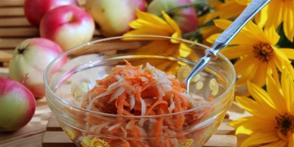 Retete Artichoke: salata dulce cu napi, mere și morcov