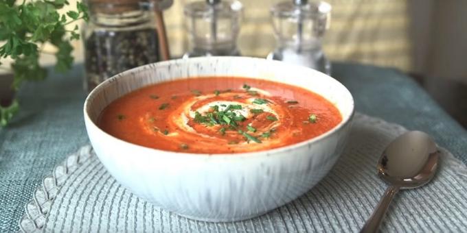 Supa de rosii cu conopida, ardei gras, ceapa si usturoi: rețetă ușor