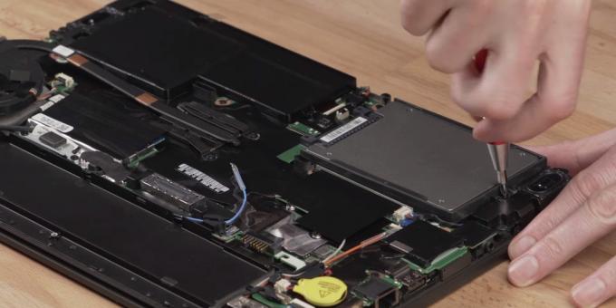 Cum să conectați un SSD la un laptop: scoateți unitatea instalată
