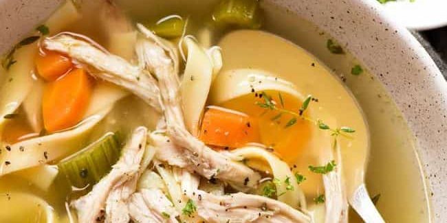 Supa de țelină cu pui și ou tăiței