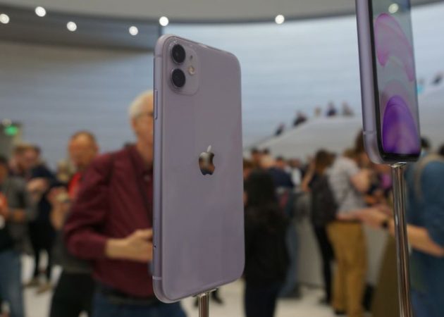 11 iPhone în colorarea liliac