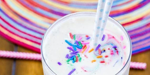 Milkshake cu pastile colorate