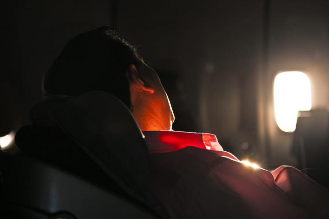 omul de dormit în sediul unei aeronave în Sunrise