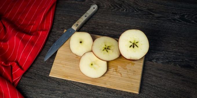 Cum de a găti un vin fiert: se spală și se taie mere