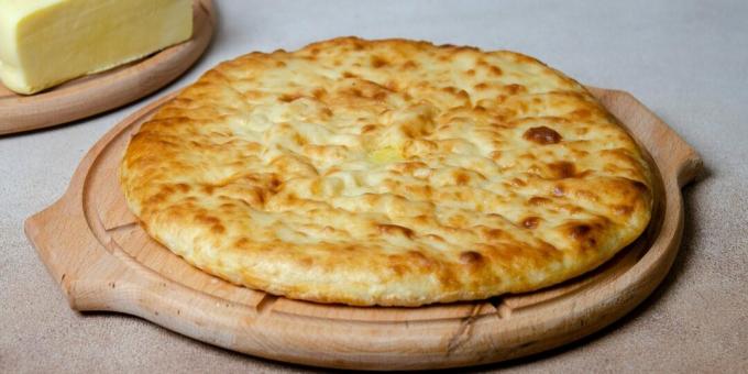 Plăcintă cu kefir osetic cu brânză de vaci și brânză