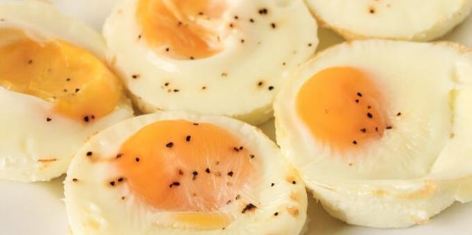 ouă simple coapte în cuptor